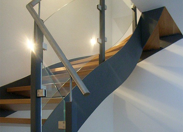 Treppe, Geländer mit Glasfüllung